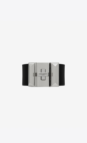 YSL Large Studded Closure Cuff In Lack Läder And Metal Svarta | TEV267893