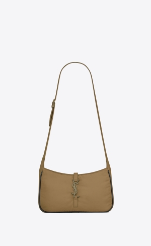 YSL Le 5 À 7 Crossbody Bag In Econyl® Regenerated Nylon Bruna Svarta | WNK650487